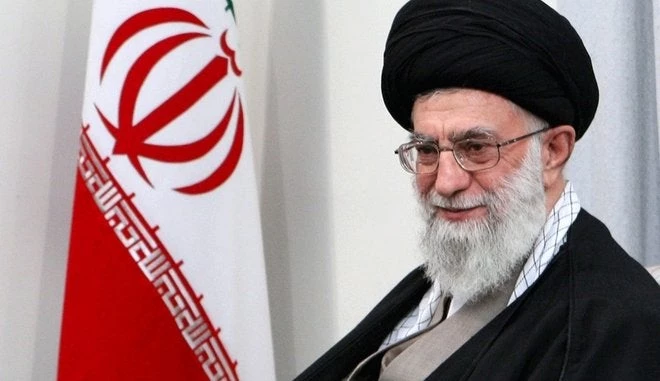 Χαμενεΐ: «Εγκληματίες» Τραμπ, Μέι και Μακρόν